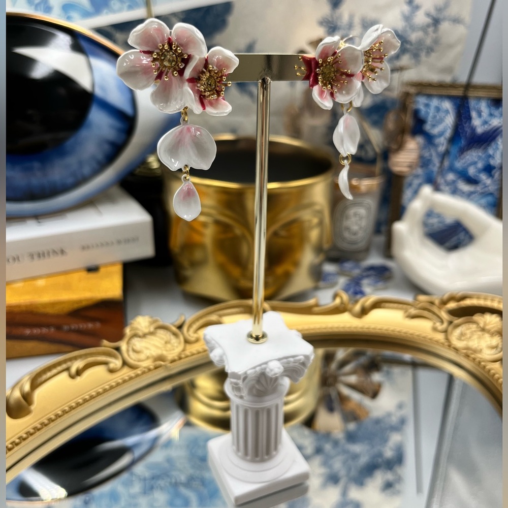 🆕 LES NEREIDES 🧿 NWOT White Cherry Blossom Dangling Earring - Picture 13 of 17
